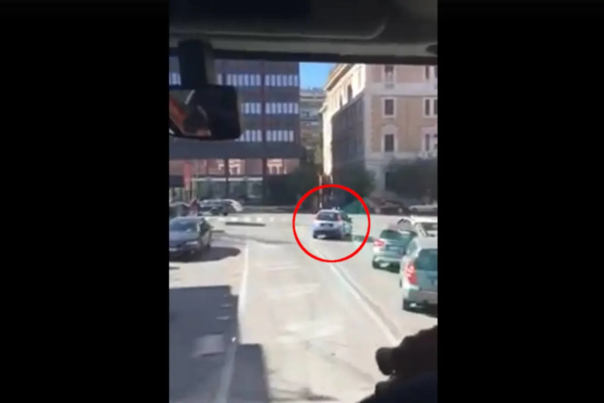 Polizei-Eskorte mal auf italienisch