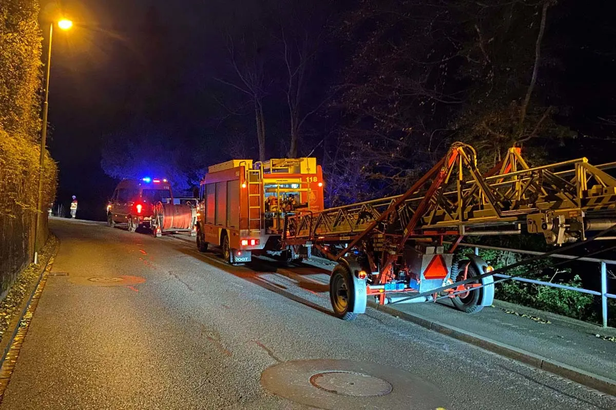 Feuerwehreinsatz in Walchwil ZG - Flammen in Bauernhaus