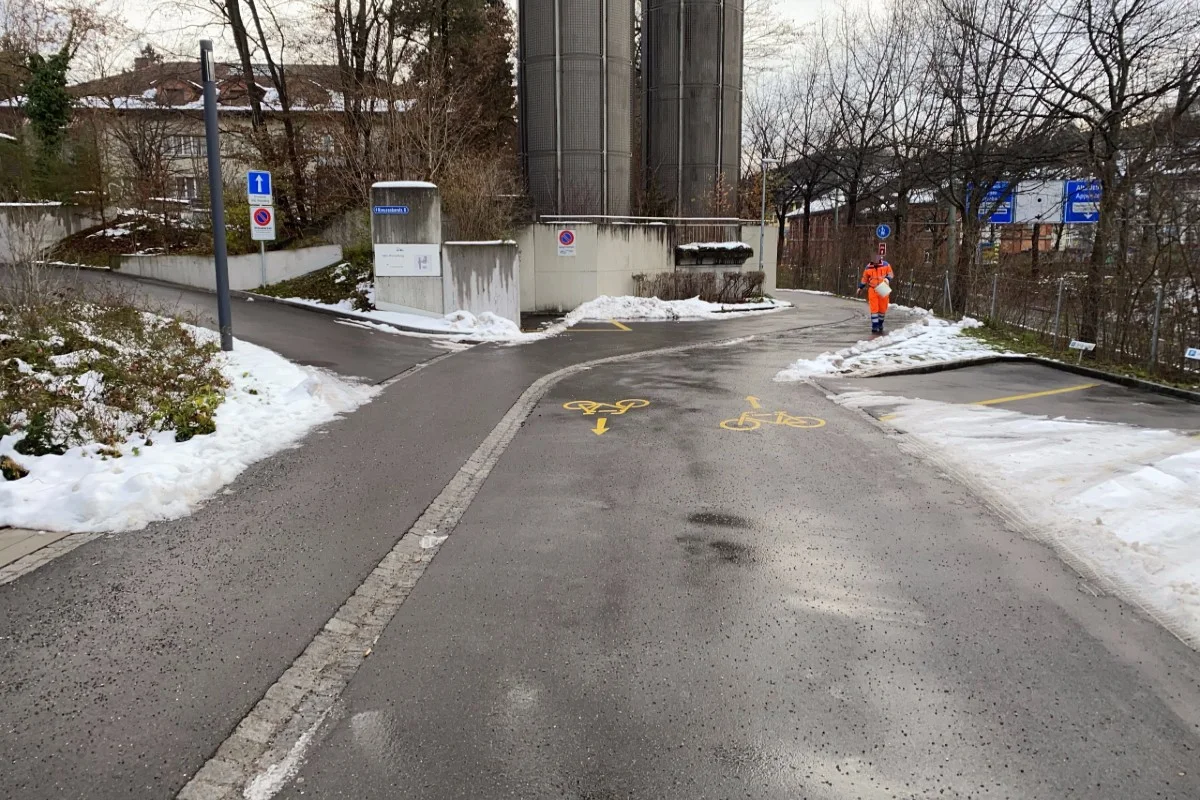 St. Gallen - Frau auf E-Bike kommt zu Fall