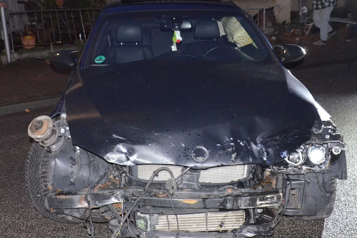 Unfall in Delmenhorst - BMW zu stark beschleunigt 