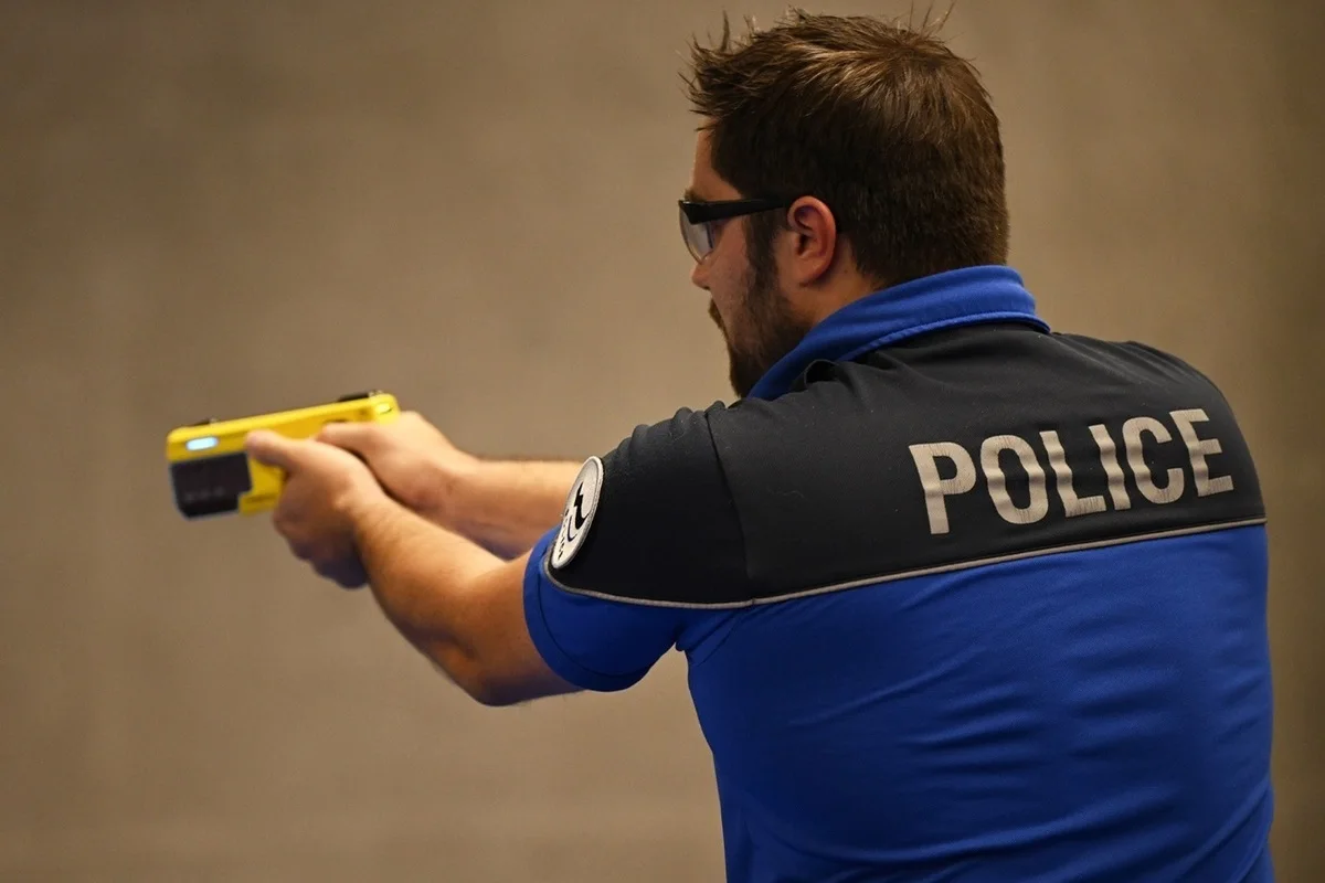 Kantonspolizei Freiburg rüstet mobile Einheiten mit Taser aus