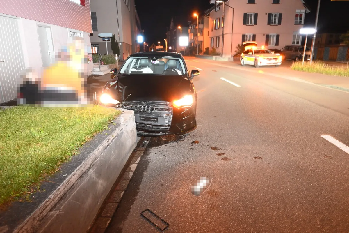 Goldach SG - Mit Audi frontal in Stützmauer gekracht
