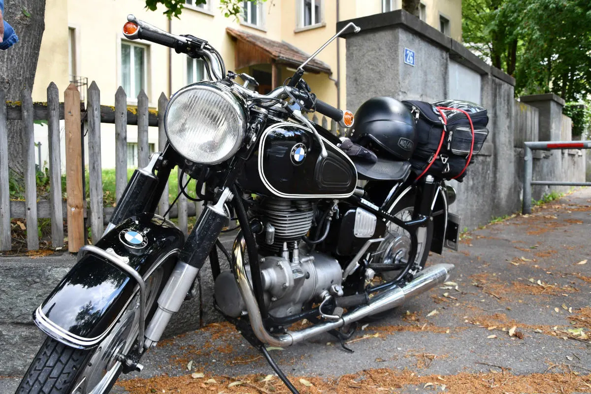 Chur GR – Motorradfahrer verletzt sich bei Selbstunfall