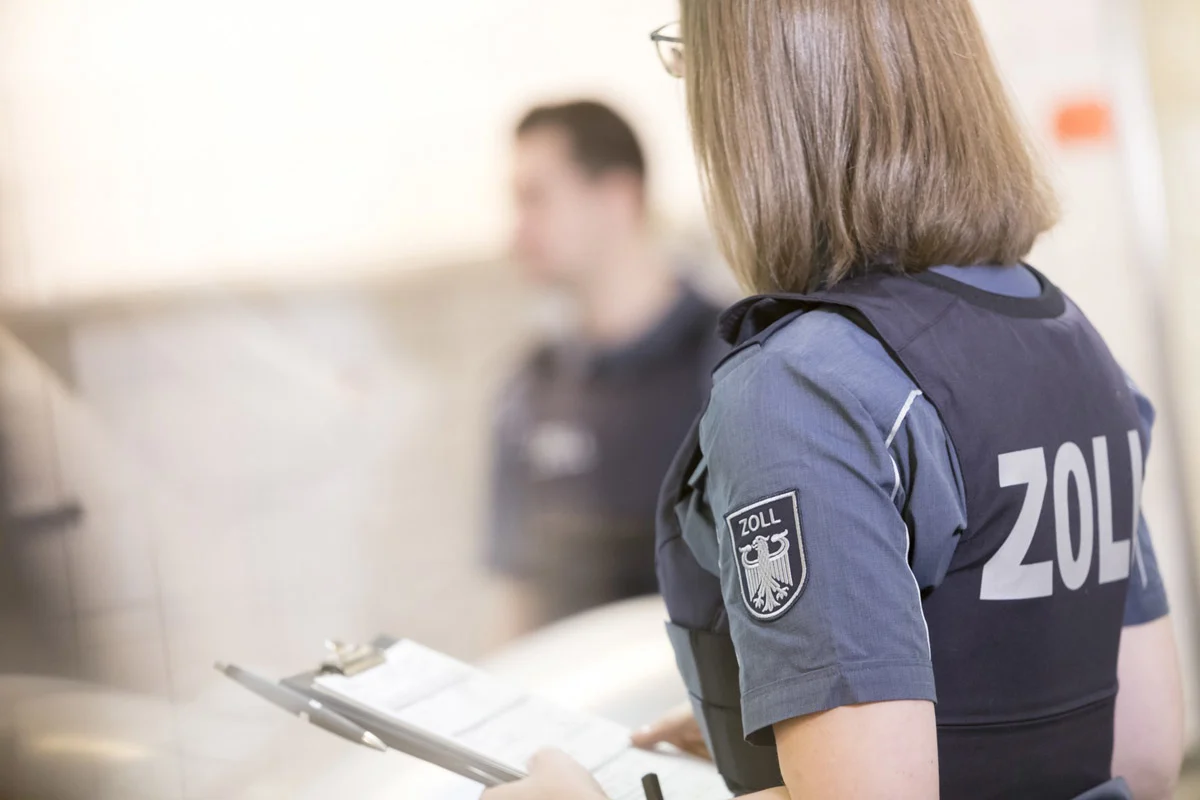 Bochum - Illegaler Aufenthalt und illegale Beschäftigung aufgedeckt -Zoll nimmt Küchenhilfe fest