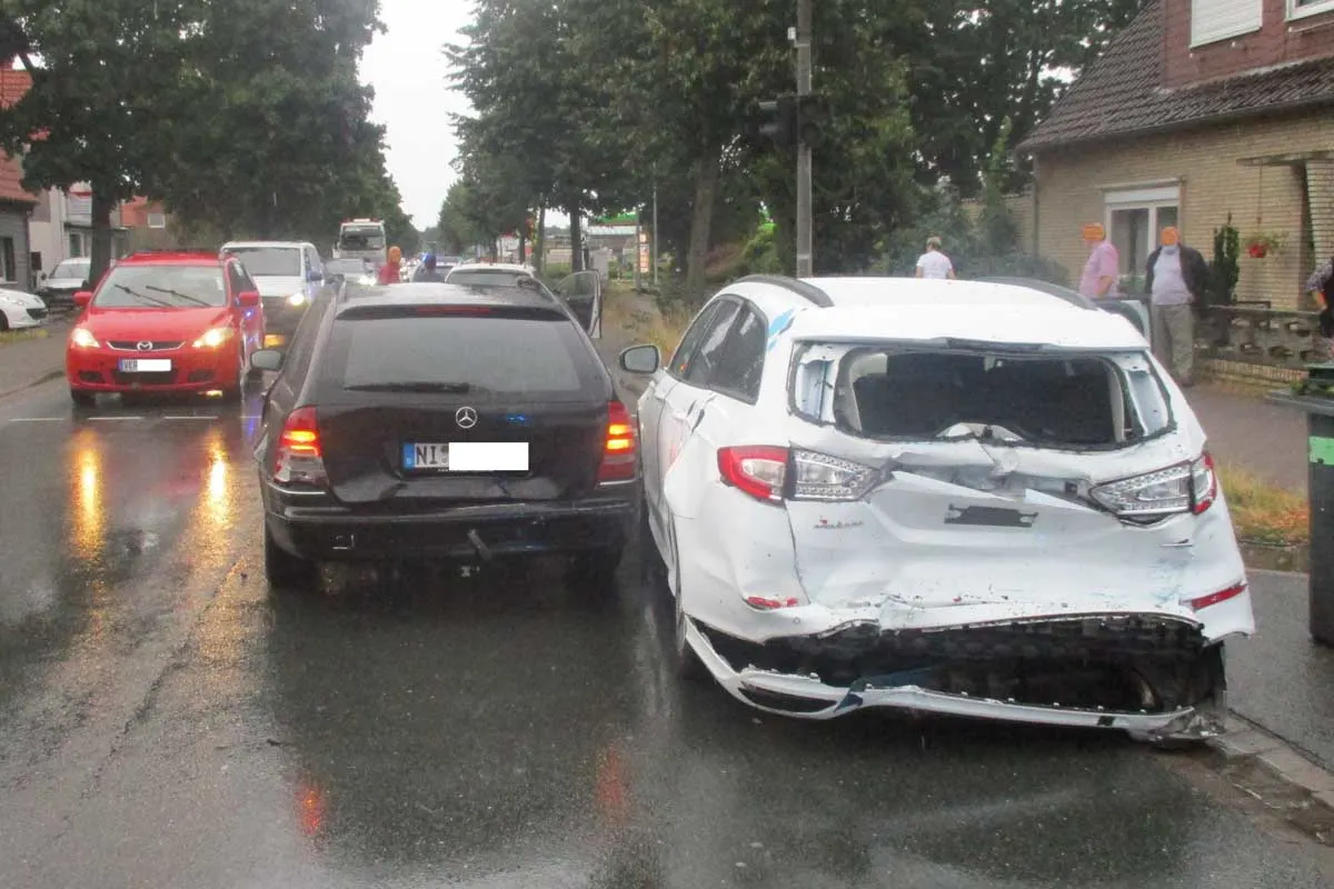 Nienburg- Verkehrsunfall mit 5 Verletzten und hohem Sachschaden