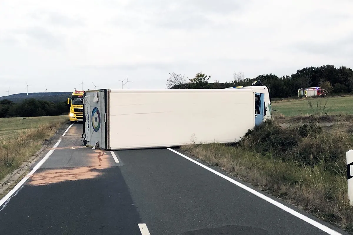Daxweiler - Unfall mit umgestürztem LKW
