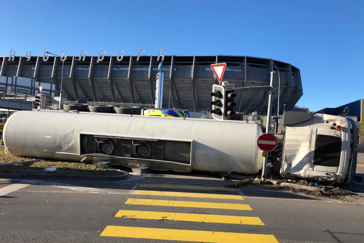 Stadt St.Gallen SG - Sattelschlepper umgekippt