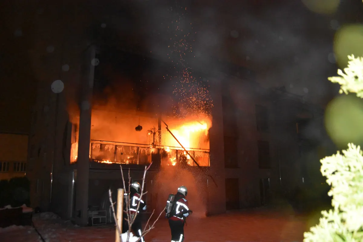 Au SG - Balkon in Vollbrand