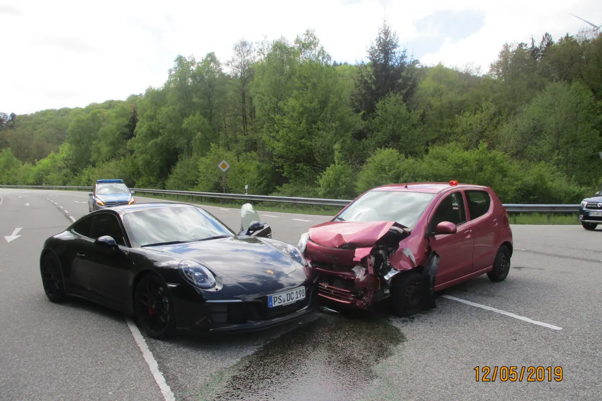 Unfall mit verletzter Person und hohem Sachschaden