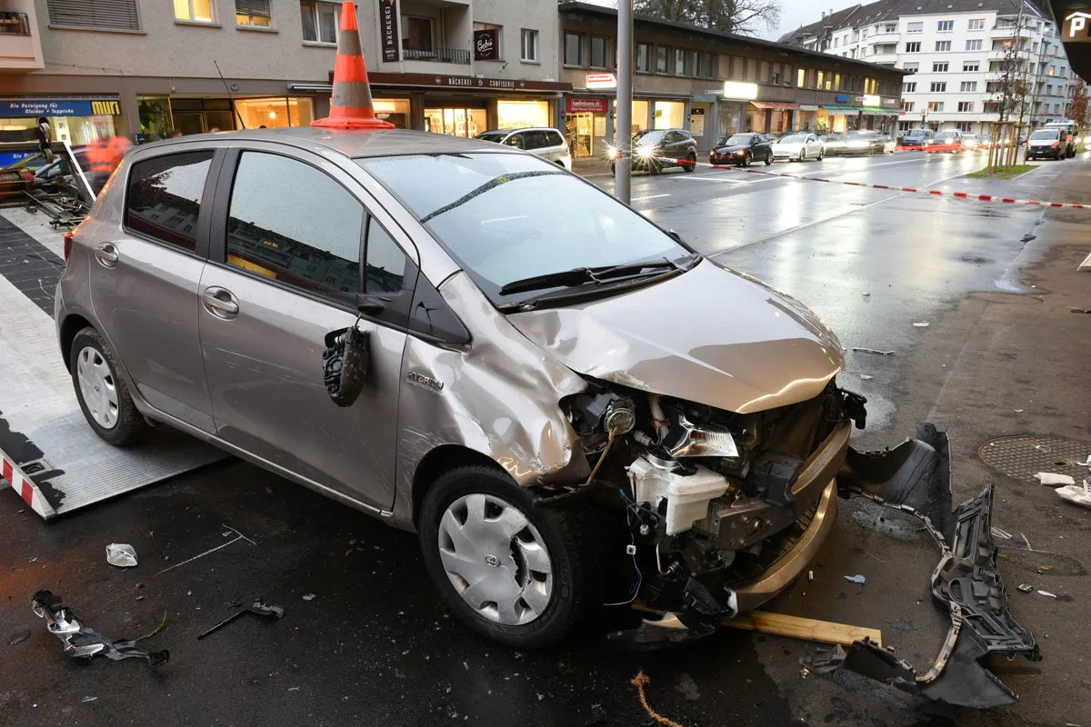 Luzern - Autofahrerin verliert Kontrolle über Auto