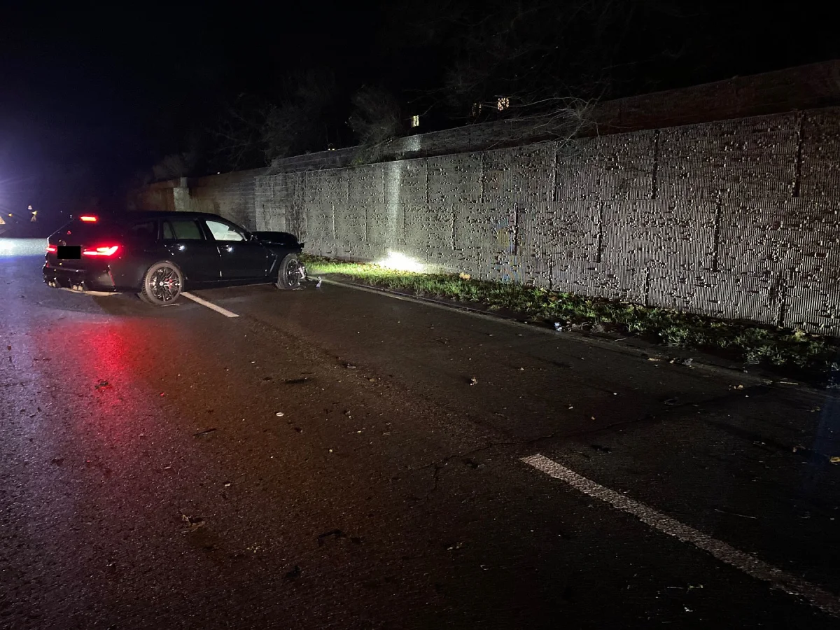 Muttenz BL – BMW gerät ins Schleudern und kollidiert mit Steinkorb-Mauer
