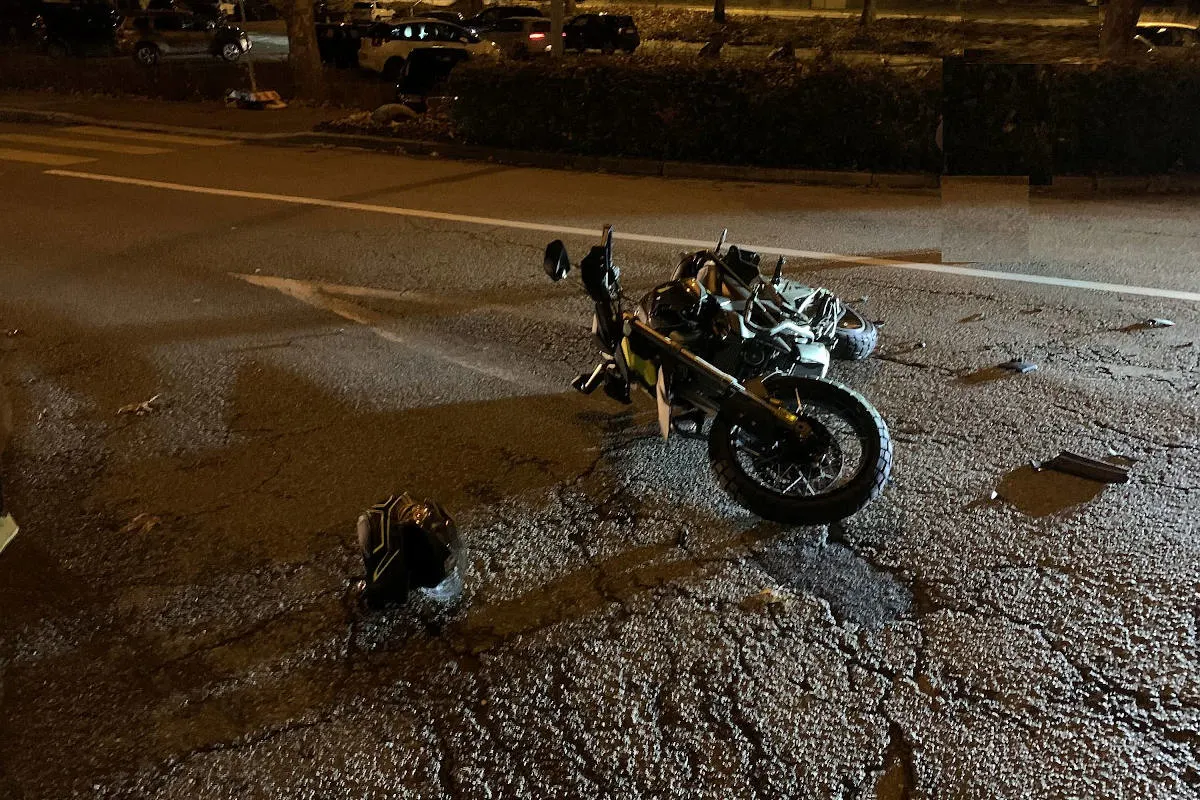Laufen BL –  Kollision zwischen Personenwagen und Motorrad