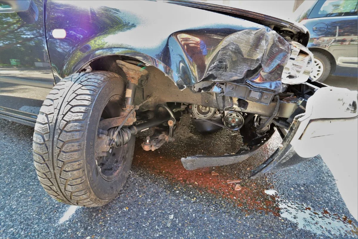 Verkehrsunfall in St.Gallen SG - Wegen zweitem Kontrollblick in Verkehrsinsel gedonnert