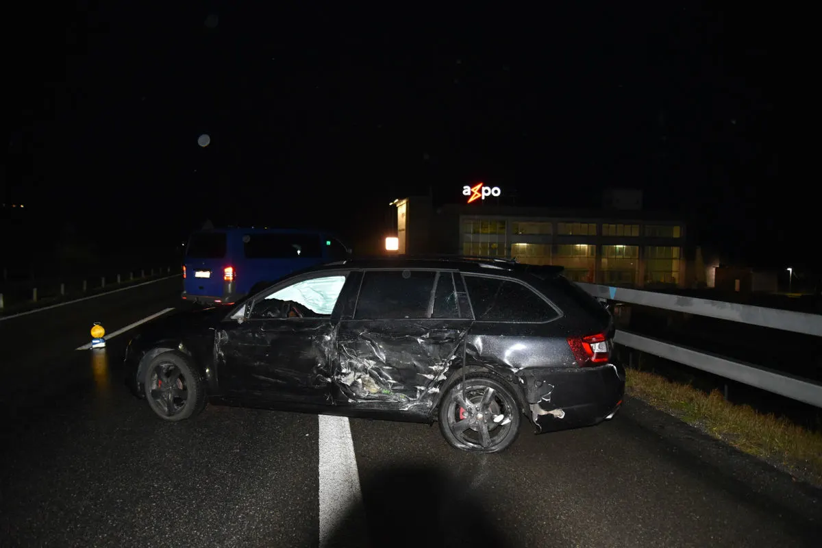 Domat/Ems GR - Falschfahrer verursacht heftige Kollision