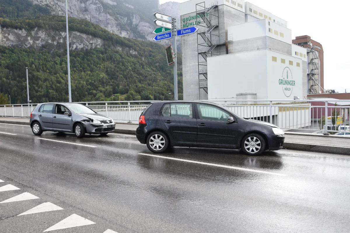 Flums SG - Beim Abbiegen Auto übersehen