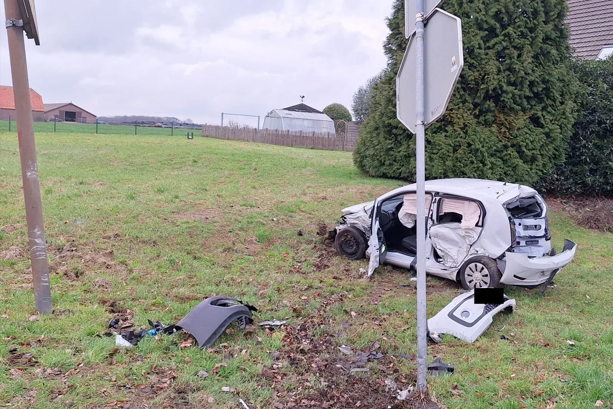Sonsbeck – Eine Verletzte nach Unfall von Pkw und Klein-Lkw