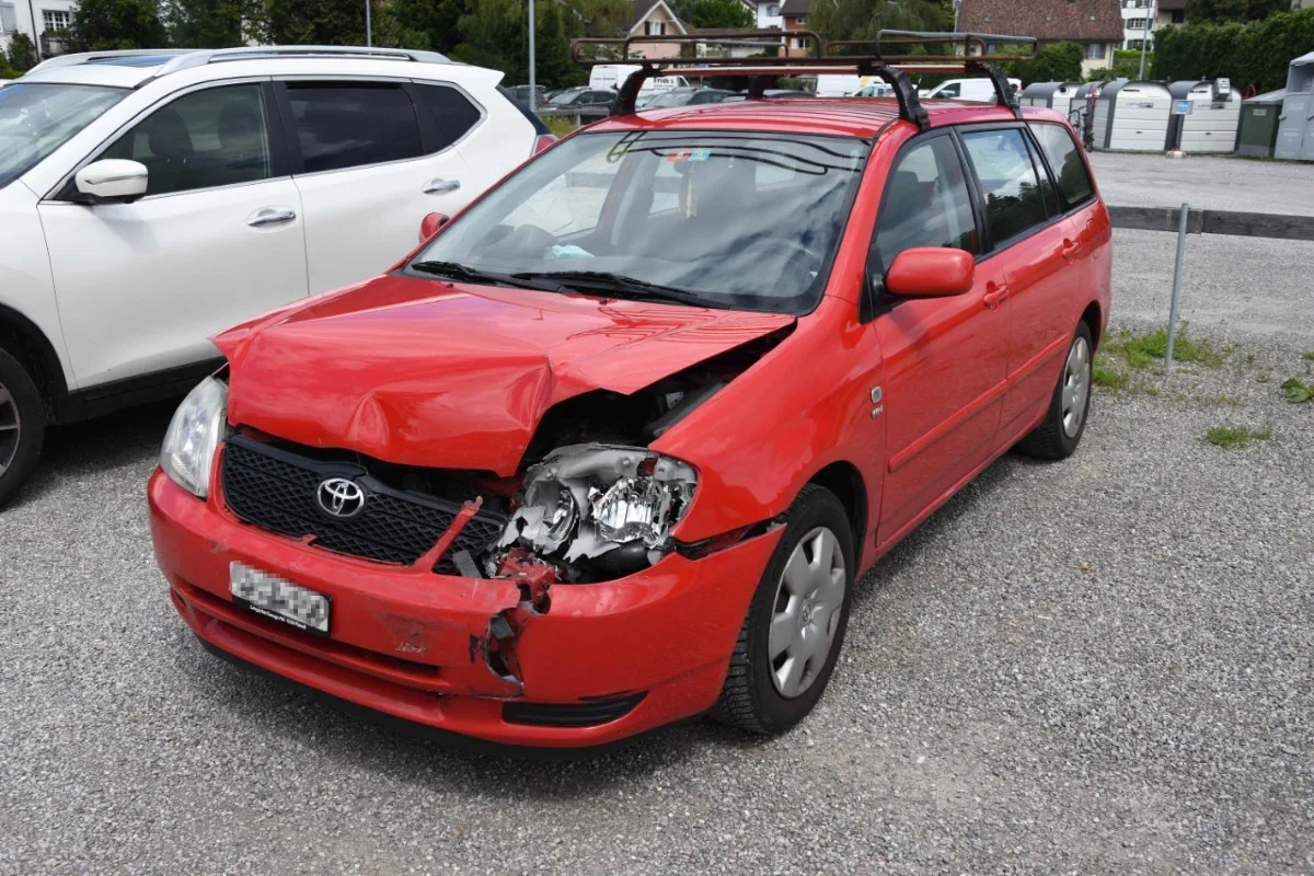 Wil SG - Auffahrunfall gestern zwischen zwei Autos fordert 3 Verletzte