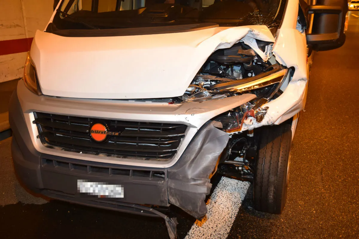 A5/Biberist SO - Totalschaden nach Auffahrkollision im Tunnel