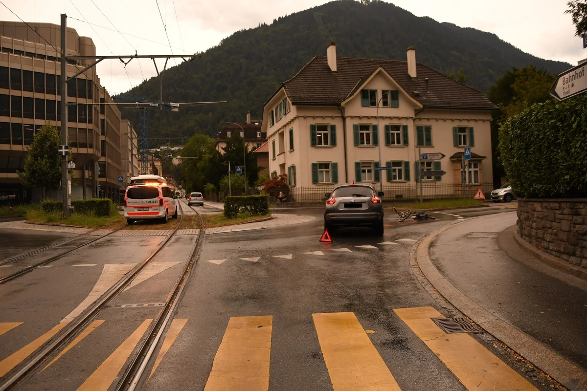Chur GR - Unfall im Kreisel - Fahrradlenker verletzt