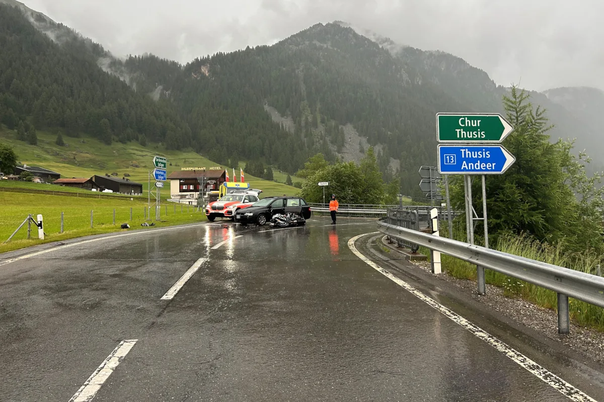 Zernez/Sufers GR – Drei Verletzte bei Motorradunfällen