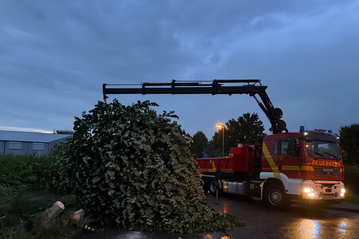 Offenburg BW – Unwetter verursacht überflutete Straßen und Sturmschäden