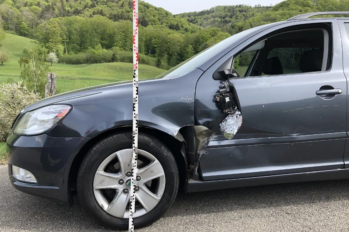 Zeglingen BL - Motorradlenkerin bei Kollision verletzt