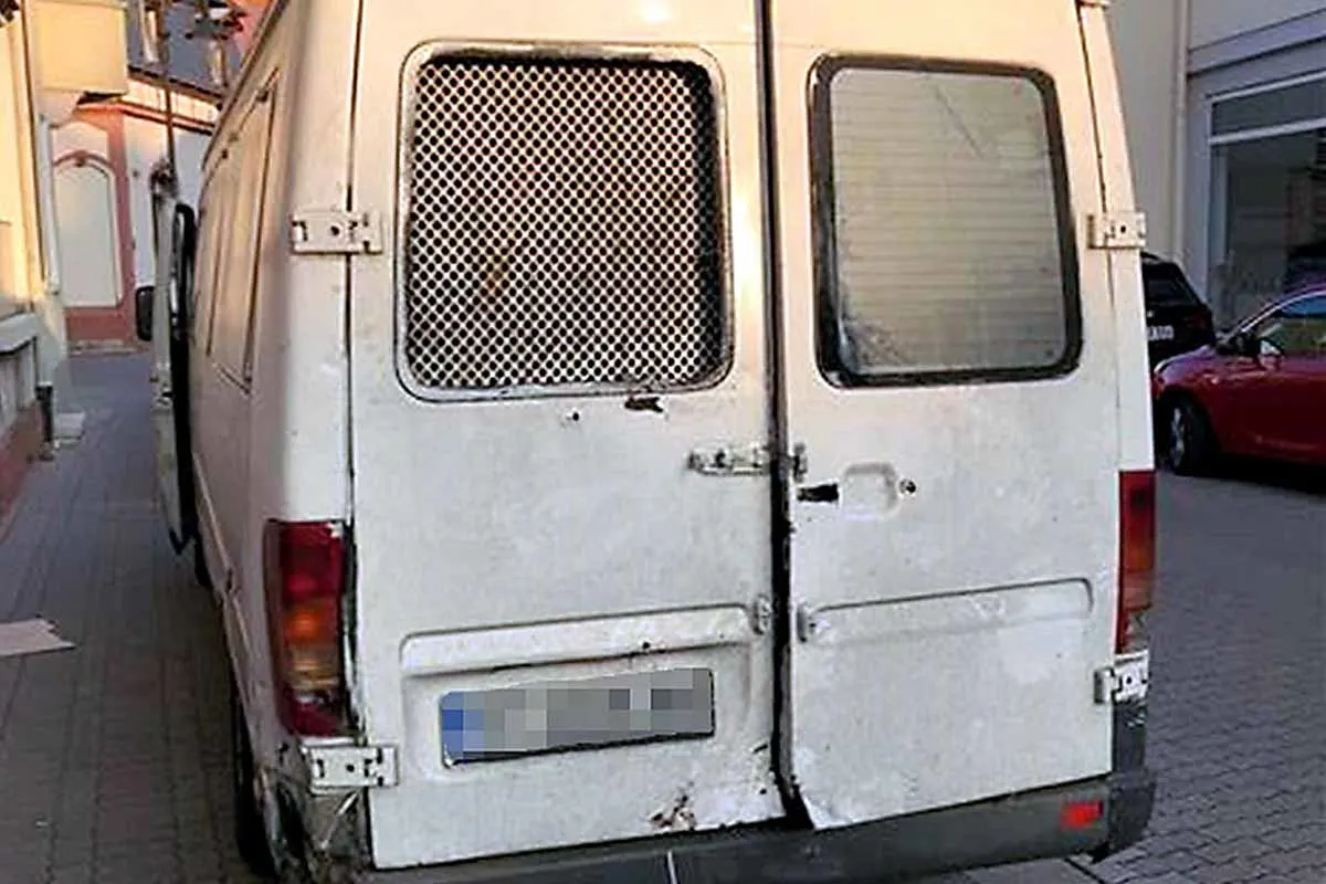 Kaiserslautern - Transporter in desolatem Zustand