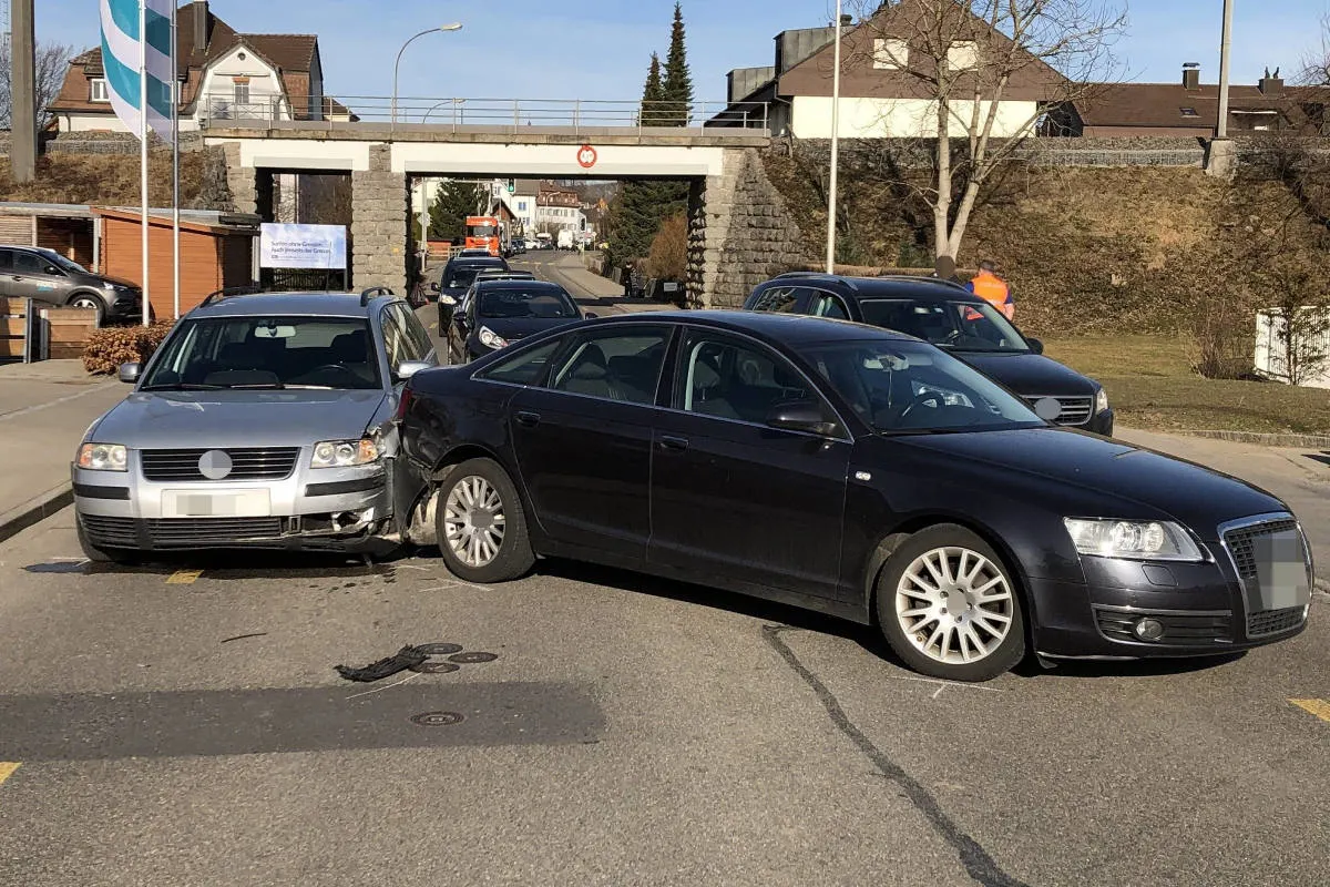 Gossau SG - Auffahrkollision beim Abbiegen