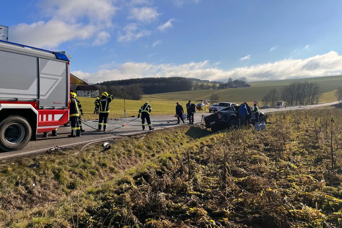 Neuhofen im Innkreis – Sieben Verletzte bei schwerem Unfall