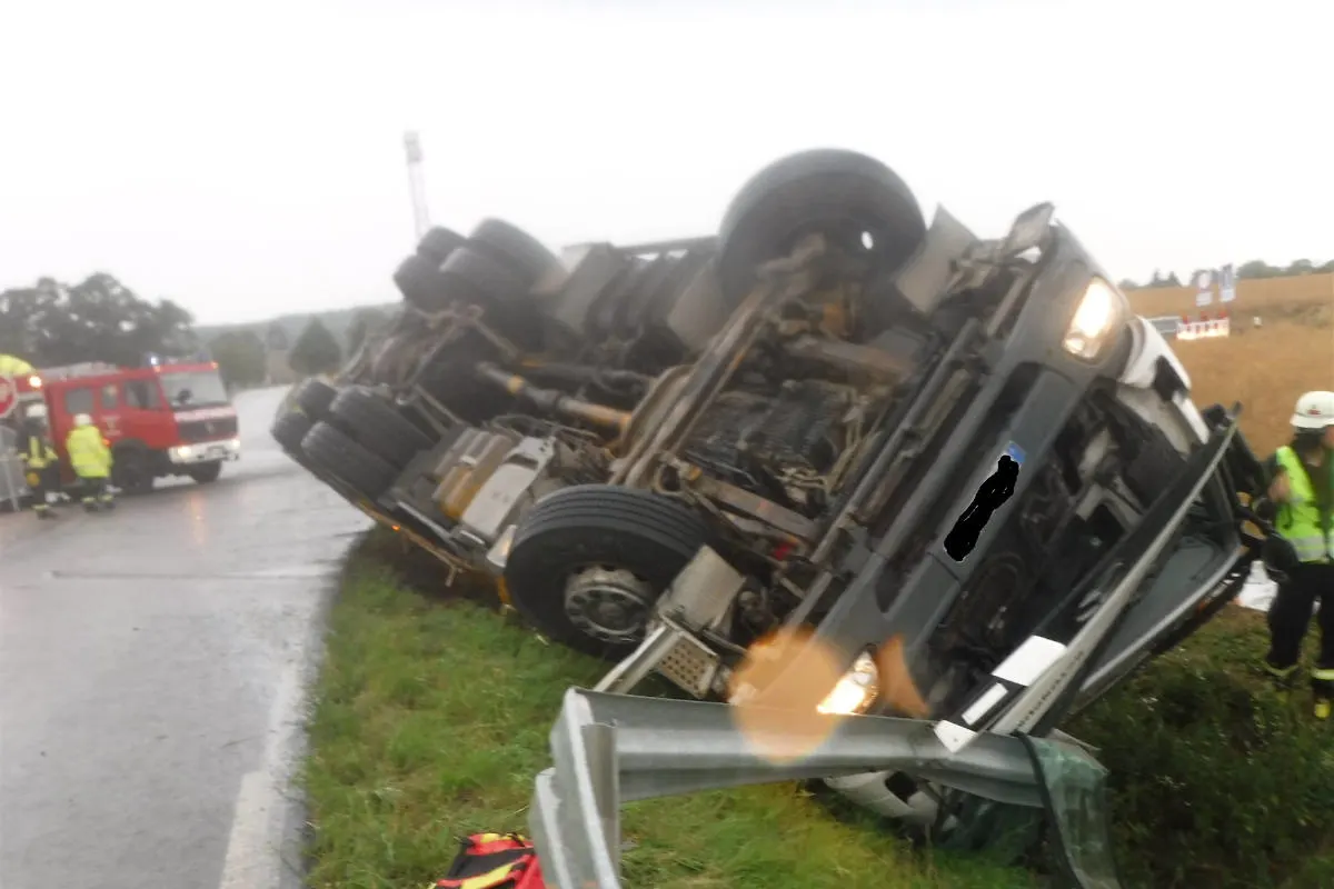 Hürtgenwald – Mit Betonpumpe Böschung hinuntergerutscht
