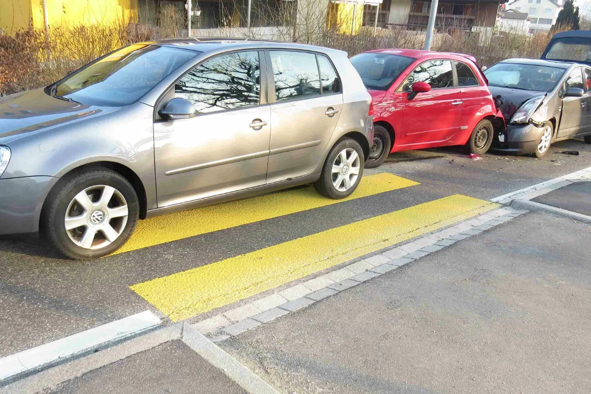 Wohlenschwil AG -  Auffahrkollision am Fussgängerstreifen