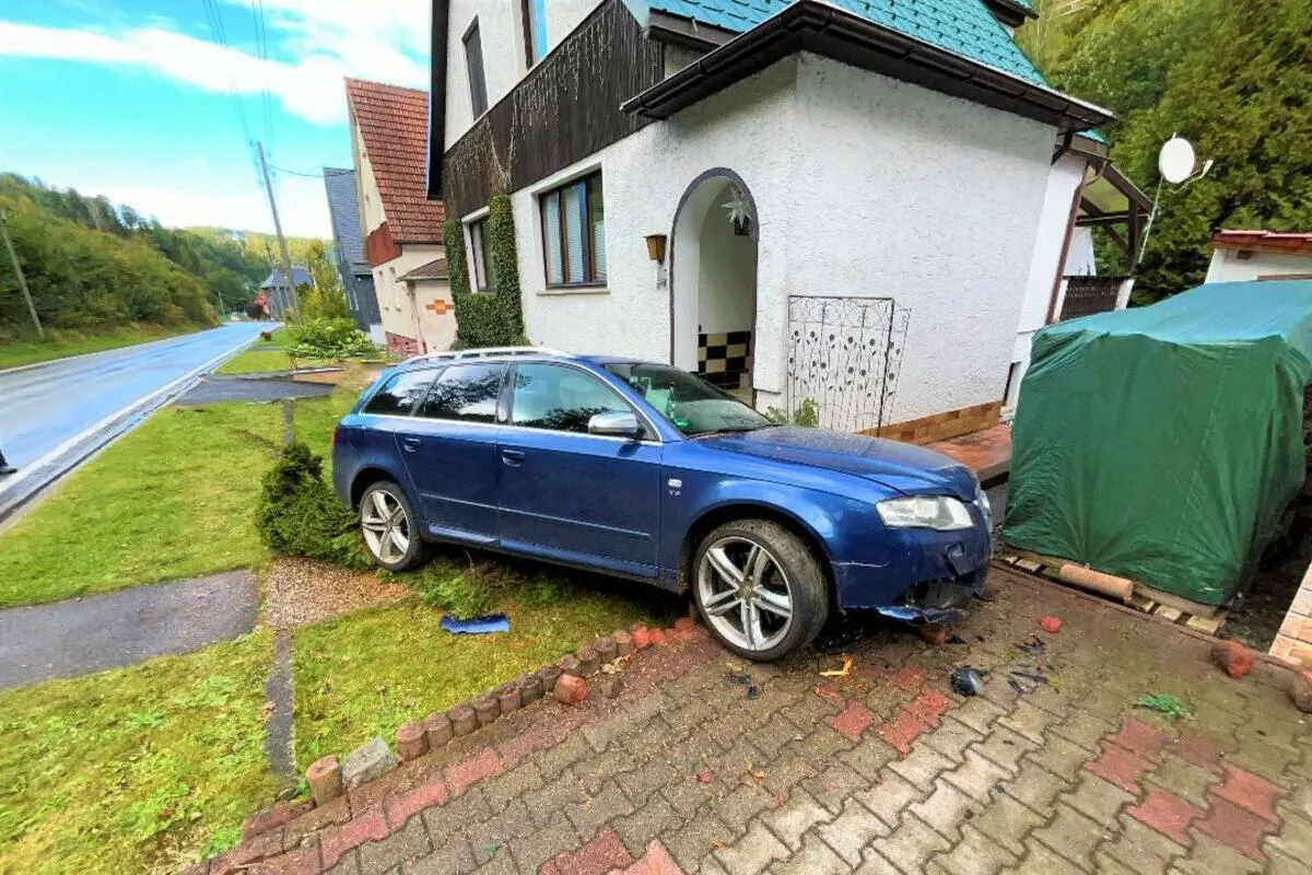 Unfall in Katzhütte - Kontrolle über Audi S4 verloren