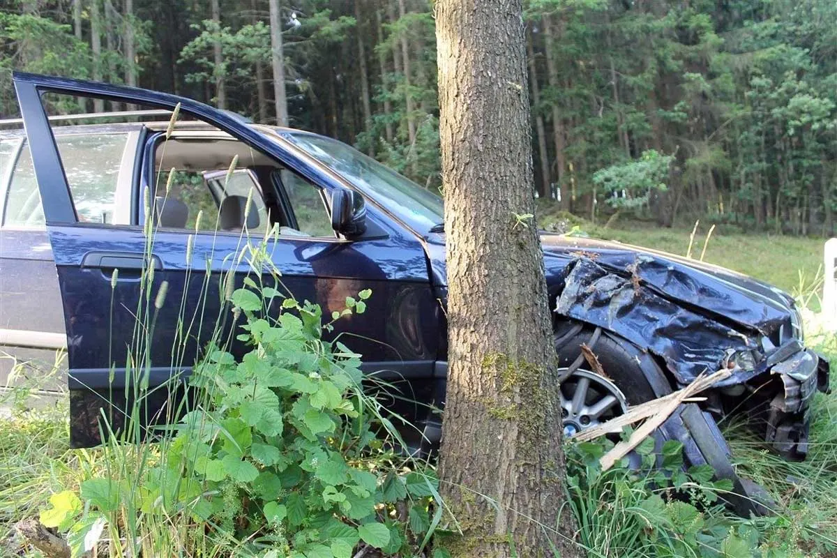 Olpe -  Zwei Verletzte bei Verkehrsunfall
