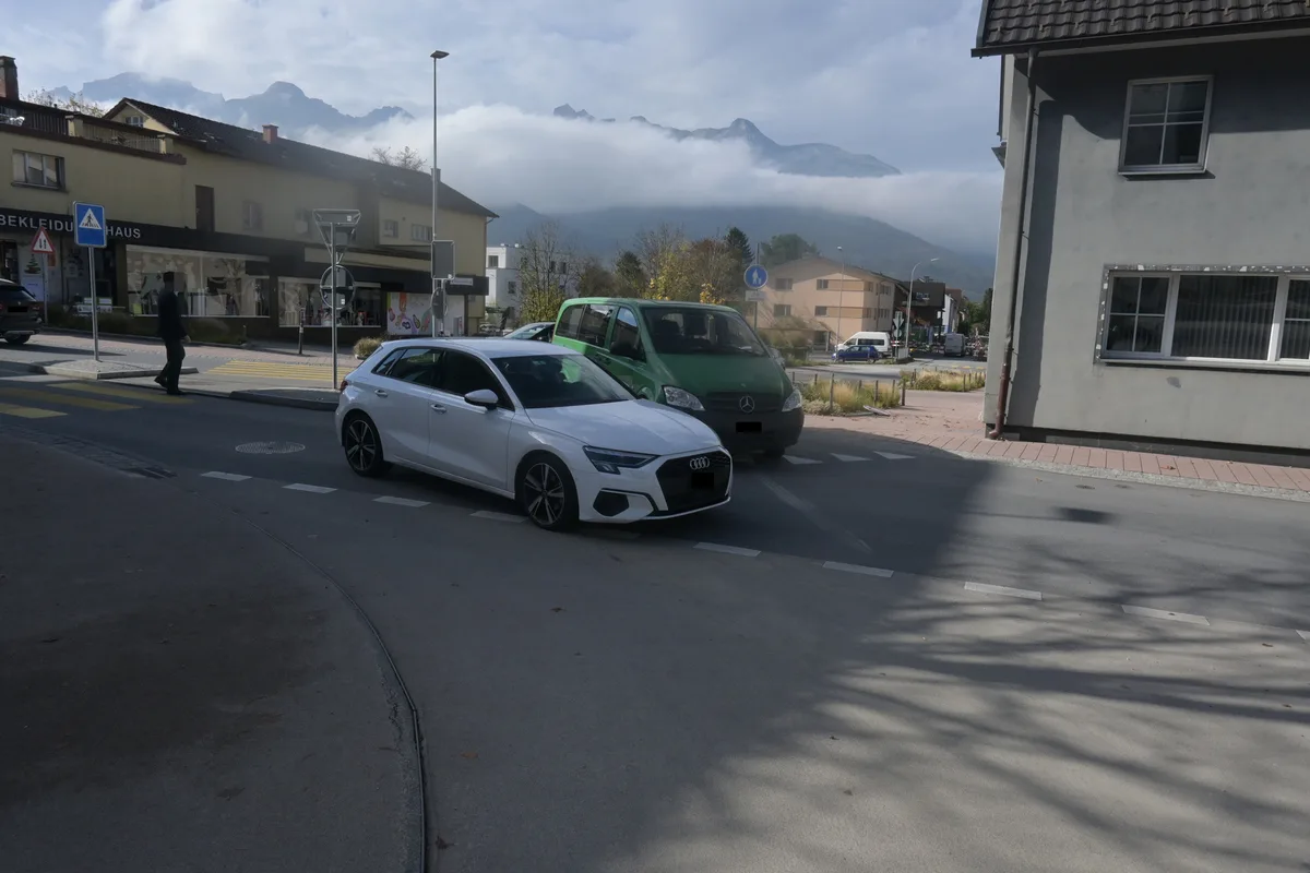 Schaan FL - Mit einem vortrittsberechtigten Auto kollidiert