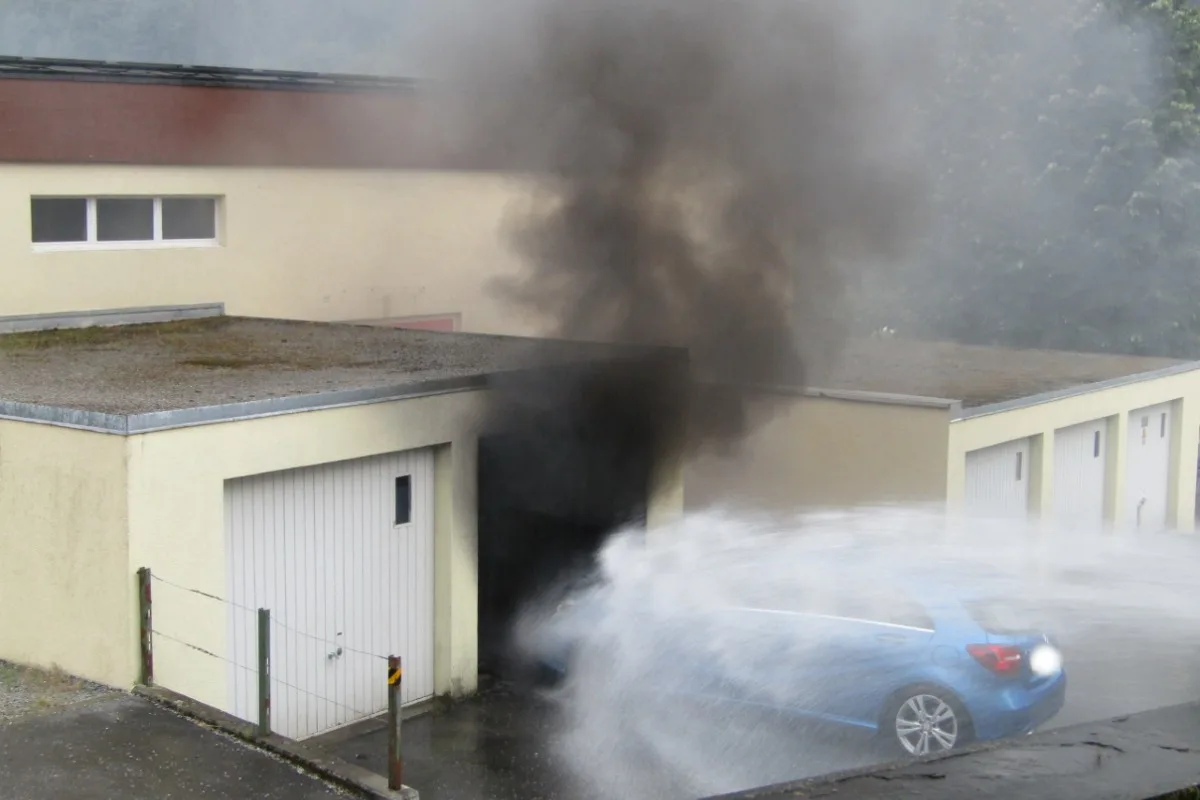 Engi GL - Brand in Garage richtet grossen Schaden an