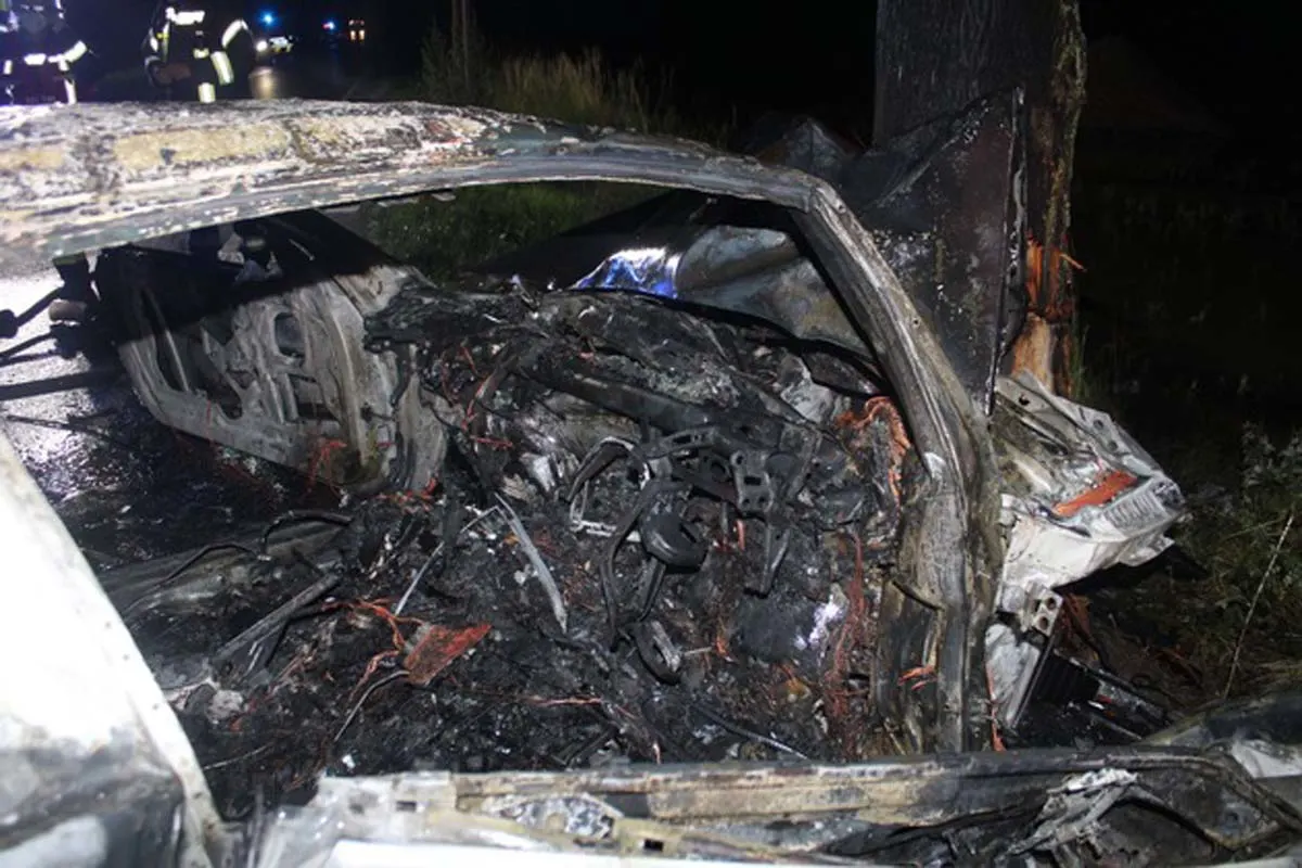 Aldenhoven - Pkw brannte nach Unfall aus