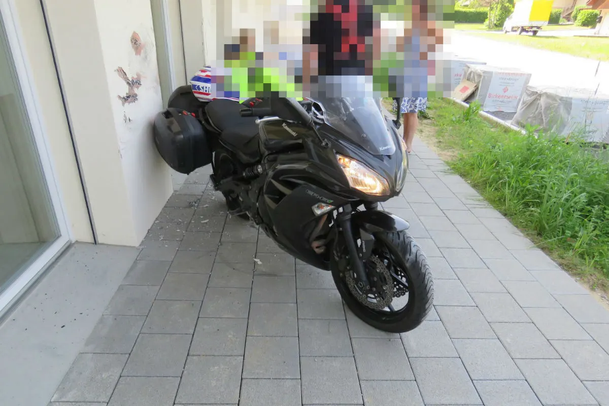 Safenwil AG - Motorradfahrerin verunfallt