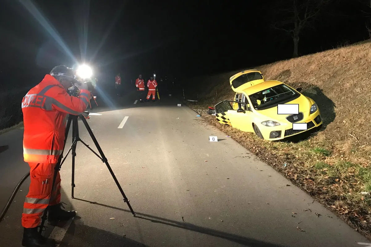 Hüntwangen ZH - Mann nach Selbstunfall verstorben