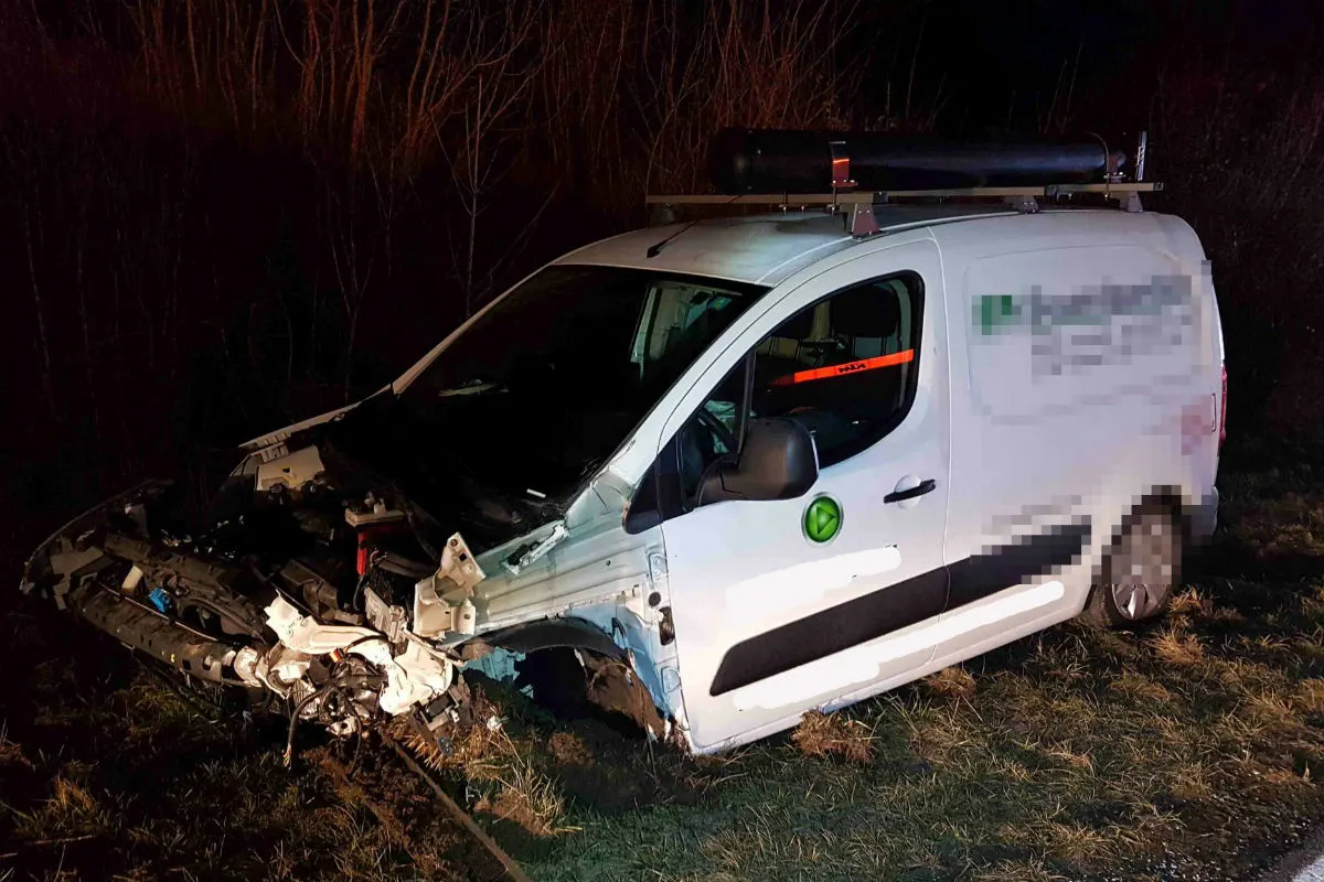 Oberentfelden AG - Lieferwagenfahrer verursacht Selbstunfall