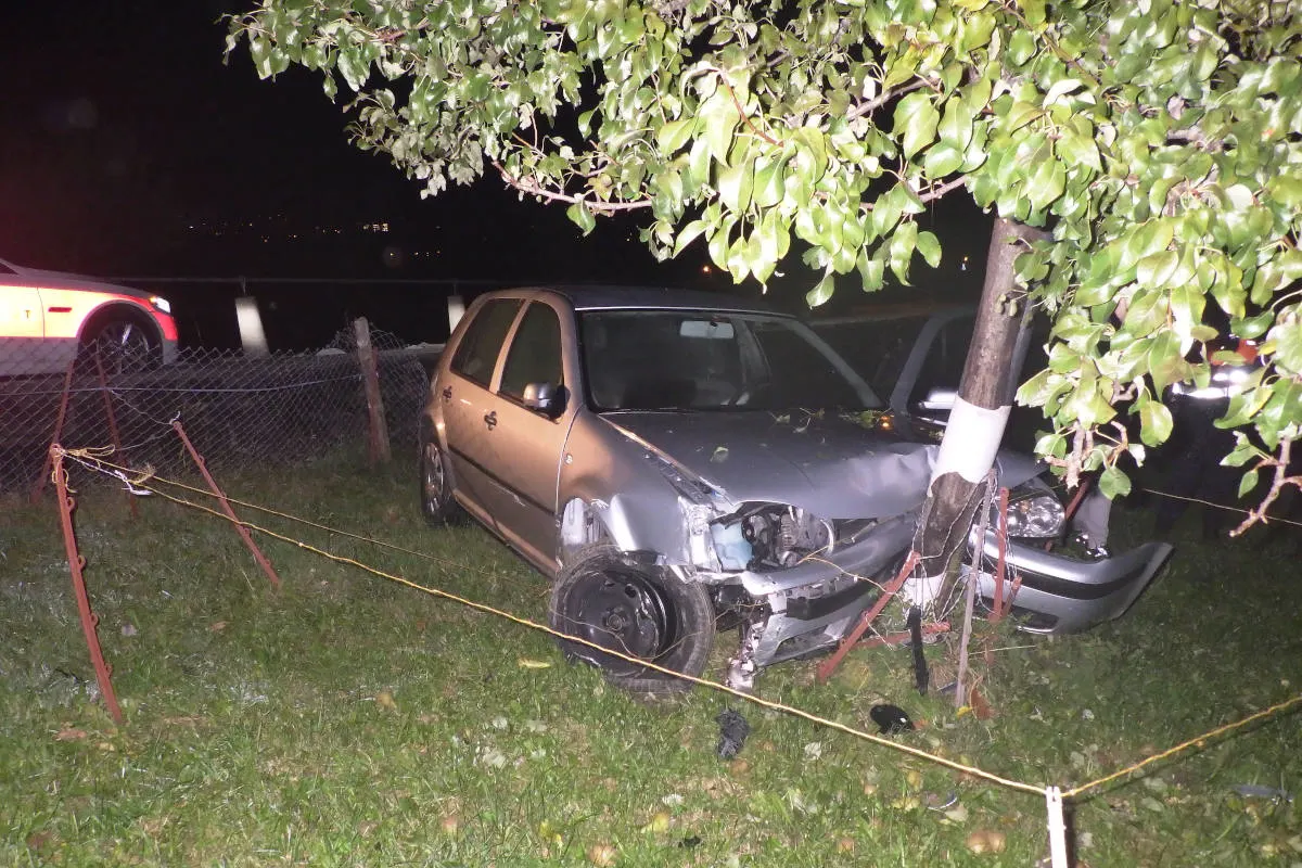 Unfall in Bürglen UR – Irrfahrt mit Personenwagen führt zu Selbstunfall 