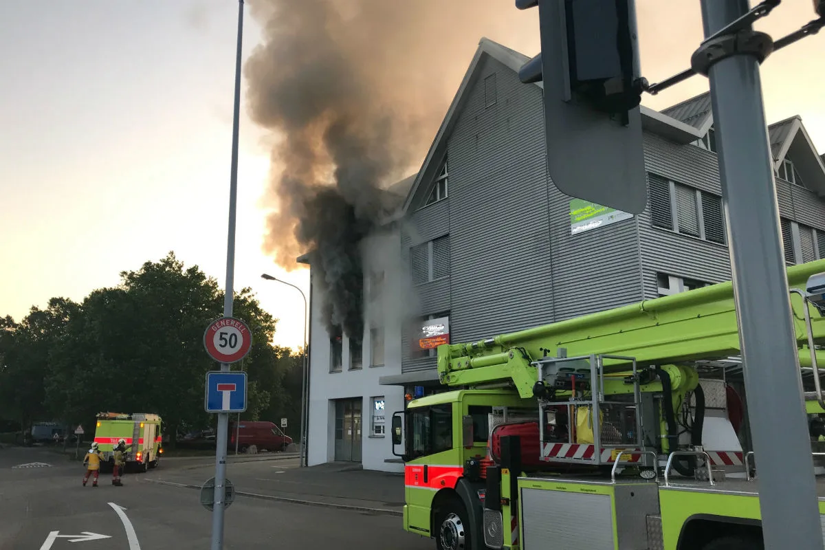 Schlieren ZH  - Brand in Industriegebäude