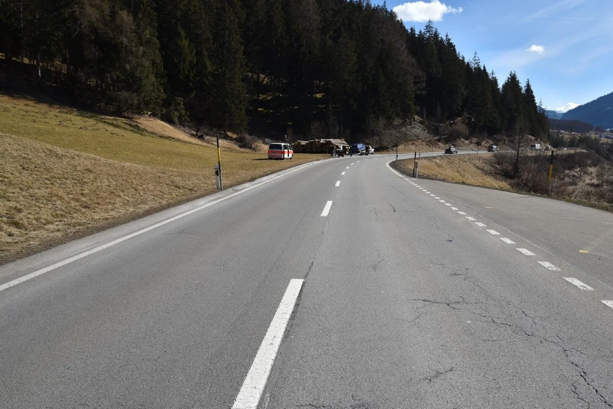 Unfall in Cunter GR -  Automobilist fährt in Töff-Lernfahrer