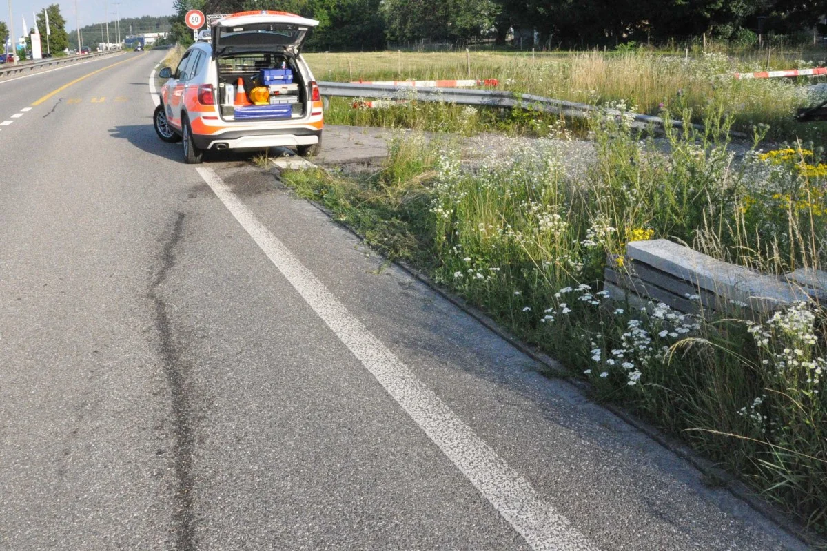 Lommiswil - Zuchwil SO - Fahrbahn durch Diesel verschmutzt - Reinigung daurte bis in die Nacht