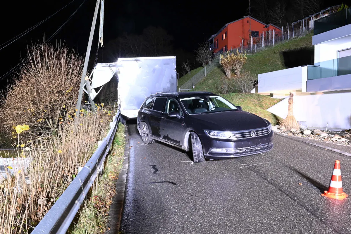 Triengen LU – Anhänger beschädigt Verkehrsinfrastruktur