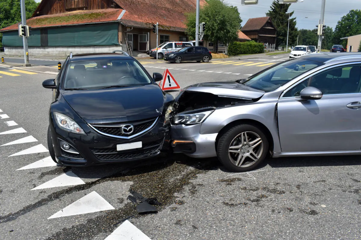 Inwil LU – Totalschaden nach Kollision zweier Fahrzeuge