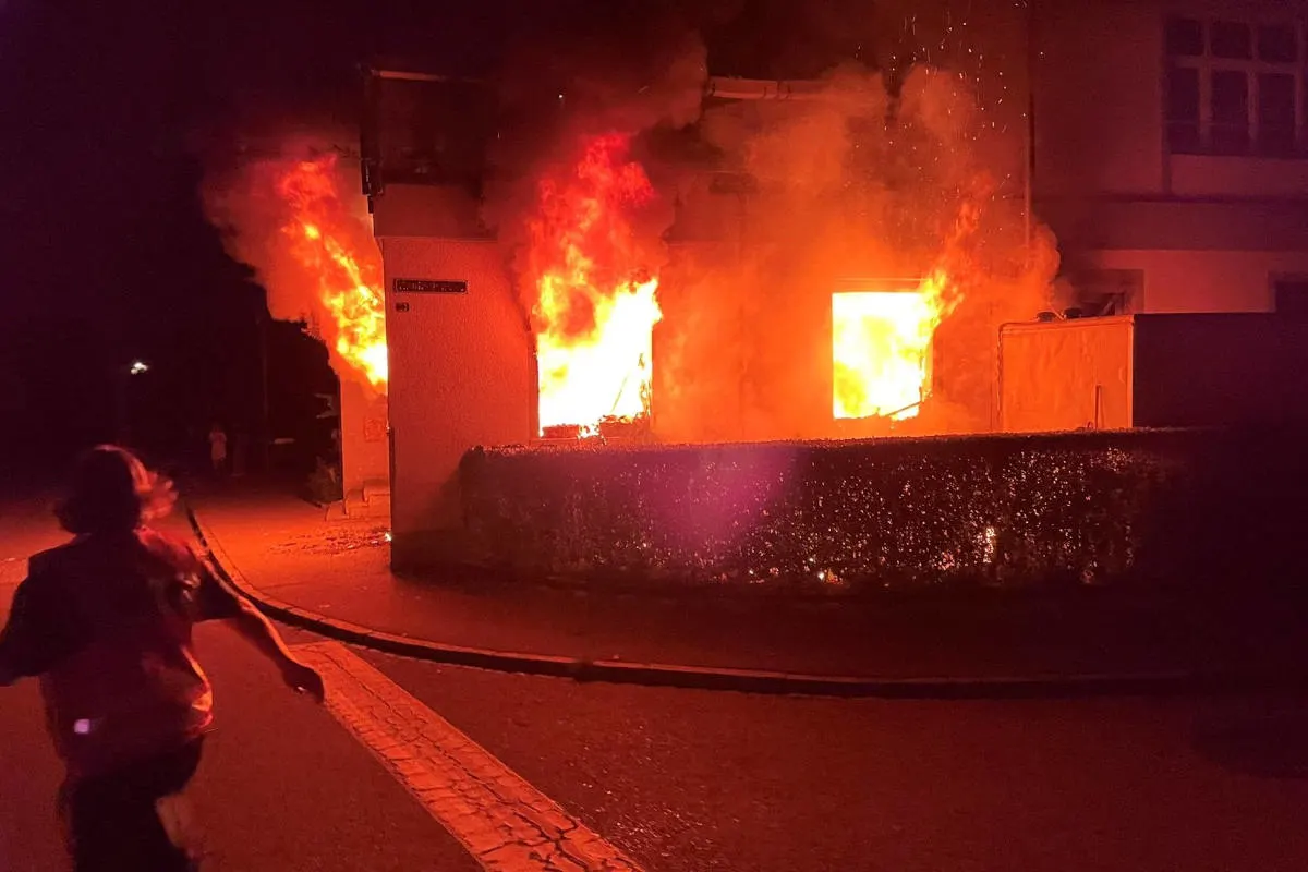 Wetzikon ZH – Erheblicher Sachschaden bei Brand in Gewerbe- und Wohnliegenschaft