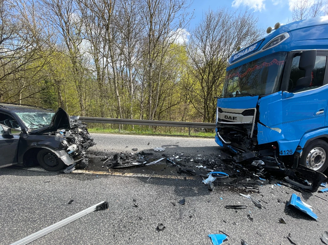 Schwerer Verkehrsunfall bei Gilserberg - Ein Kleinkind kommt ums Leben (Homberg)