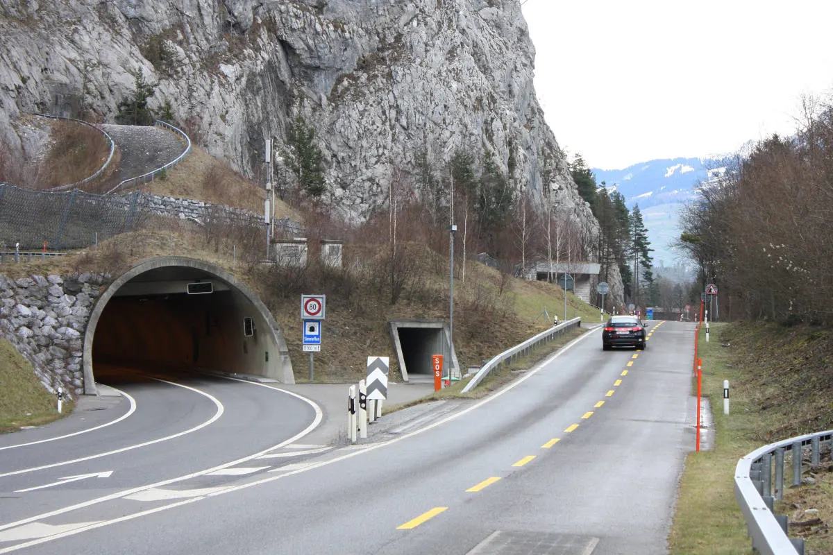 Umleitung A6 Wimmis - Unterhaltsarbeiten an Simmenbrücke und Felsreinigung