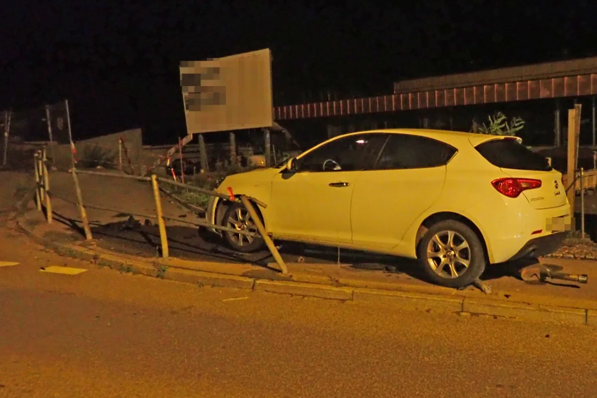 Tobel TG - Alfa-Fahrerin baut unter Alkoholeinfluss Unfall - Führerschein weg
