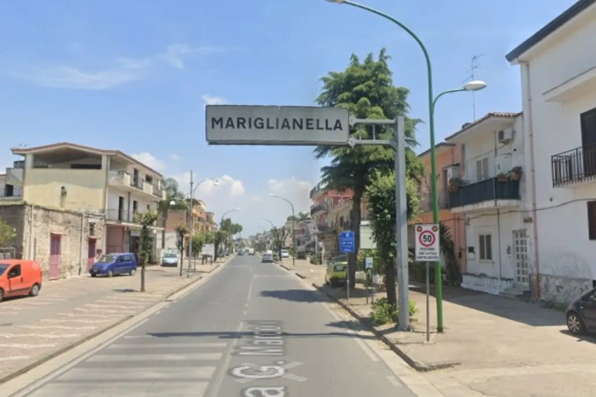 Mariglianella IT - 22-Jähriger zündet Lieferwagen der Schwiegermutter - Grund ist der zukünftige Name seines Sohnes